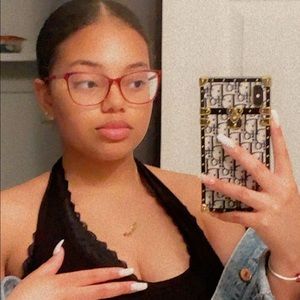 Meet your Posher, Ysa